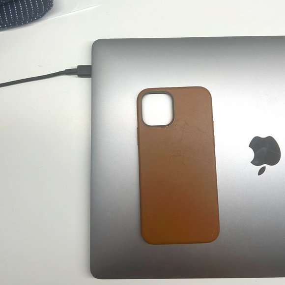 iPhone 12 / 12 plus leather case with MagSafe